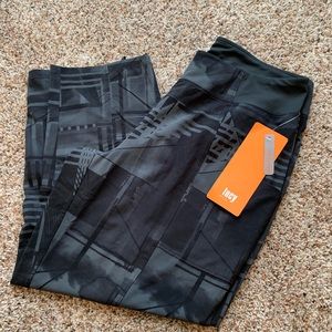 NWT Lucy Fossil Dimension Print Lets Go Capri